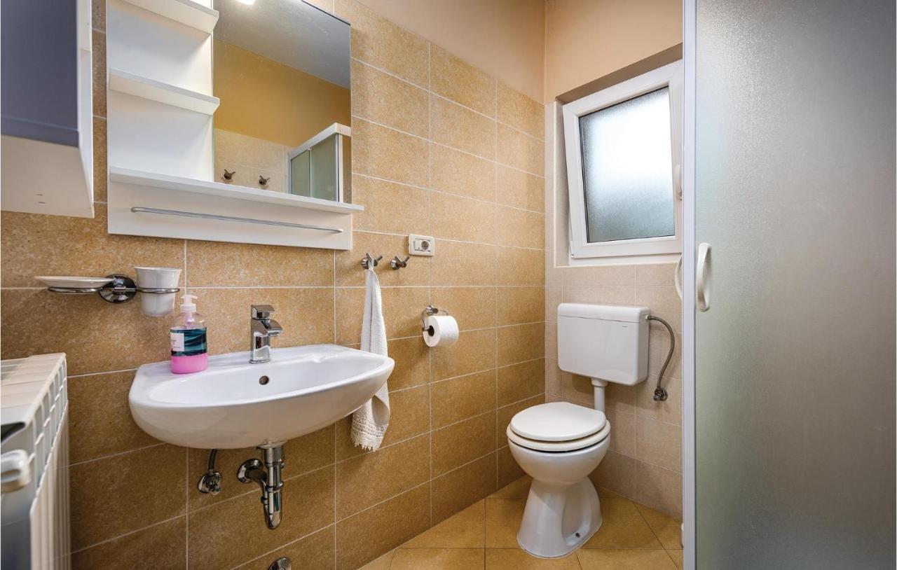 Stunning Apartment In Umag With Wifi Exterior foto