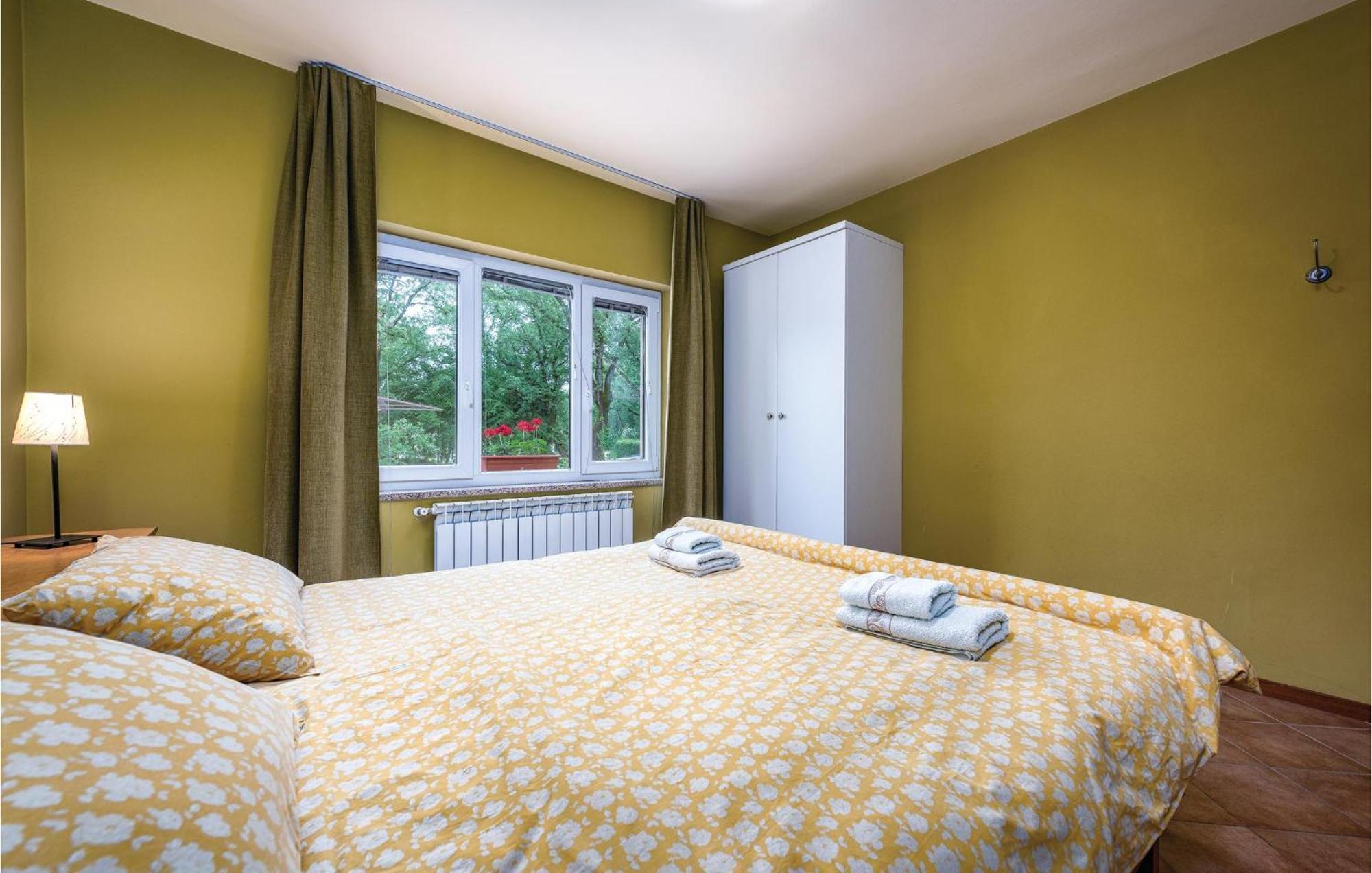 Stunning Apartment In Umag With Wifi Exterior foto